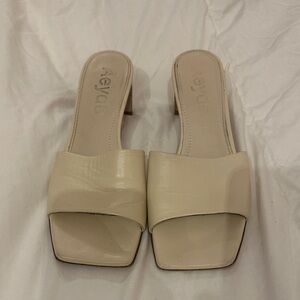 Aeyde Off-White Jeanie Heeled Sandals